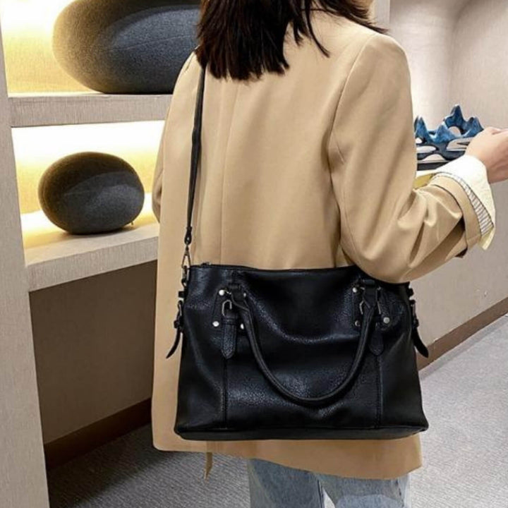 Arianna’s Everyday Carry | Shoulder Bag